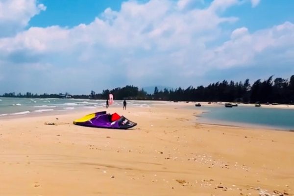 Kiting tại Hola Beach Gần Mũi Kê Gà